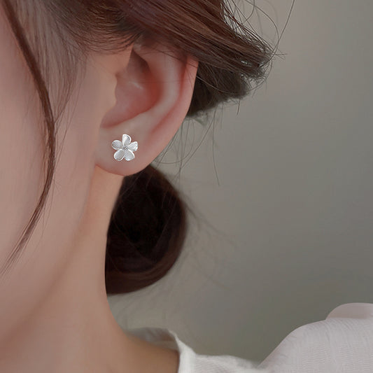 S999 pure silver gardenia earrings with high-end and personalized Japanese and Korean style zircon flower earrings, Forest style foot silver earrings